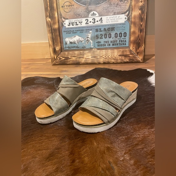 Women’s Wedge Heel - Picture 4 of 6